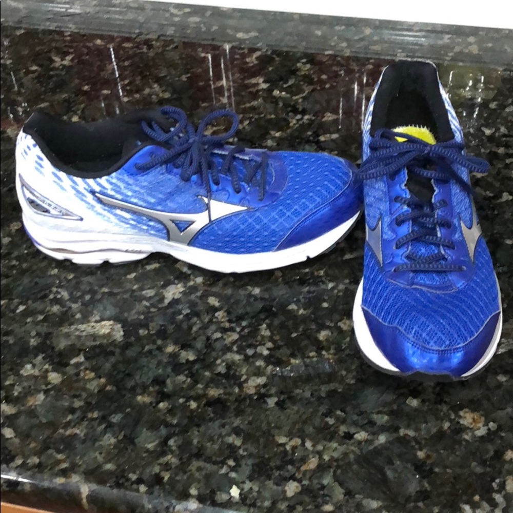 Mizuno wave rider 19 size 10